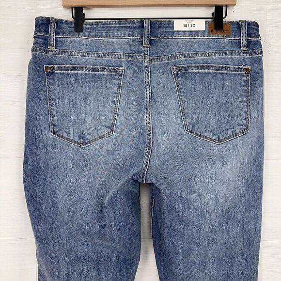 Judy Blue Jeans Women 15 / 32 Mid Rise Relaxed Fit Blue Medium Wash Tapered NWT - Picture 7 of 16
